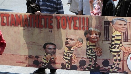 Demonstranter i Hellas (Foto: THANASSIS STAVRAKIS/Ap) Demonstranter i Hellas (Foto: THANASSIS STAVRAKIS/Ap)