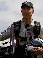 Jetmannen Yves Rossy (Foto: Anja Niedringhaus/AP) Jetmannen Yves Rossy (Foto: Anja Niedringhaus/AP)