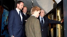 Gunnar Sønsteby viser kronprins Haakon og Marius rundt på Hjemmefrontmuseet (Foto: Holm, Morten/SCANPIX) Gunnar Sønsteby viser kronprins Haakon og Marius rundt på Hjemmefrontmuseet (Foto: Holm, Morten/SCANPIX)