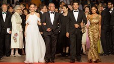 France Cannes After the Battle Red Carpet Yousry Nasrallah, Nahed El Sebai, Menna Shalaby, Bassem Samra (Foto: Francois Mori/Ap) France Cannes After the Battle Red Carpet Yousry Nasrallah, Nahed El Sebai, Menna Shalaby, Bassem Samra (Foto: Francois Mori/Ap)