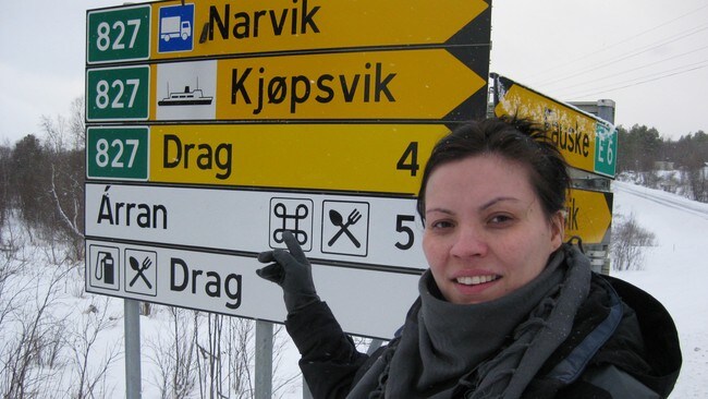 Miriam Paulsen beklager at det kun er norske navn i Tysfjord (Foto: Sander Andersen/NRK)