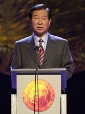 Nobels Fredspris 2000 til Kim Dae Jung (Foto: Poppe, Cornelius/SCANPIX) Nobels Fredspris 2000 til Kim Dae Jung (Foto: Poppe, Cornelius/SCANPIX)