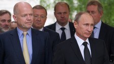 Vladimir Putin stoppet i London på vei til G8-møtet (Foto: ANDREW COWIE/Afp) Vladimir Putin stoppet i London på vei til G8-møtet (Foto: ANDREW COWIE/Afp)