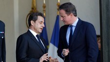 Nicolas Sarkozy (t.v.) og David Cameron. (Foto: JOHN SCHULTS/Reuters) Nicolas Sarkozy (t.v.) og David Cameron. (Foto: JOHN SCHULTS/Reuters)