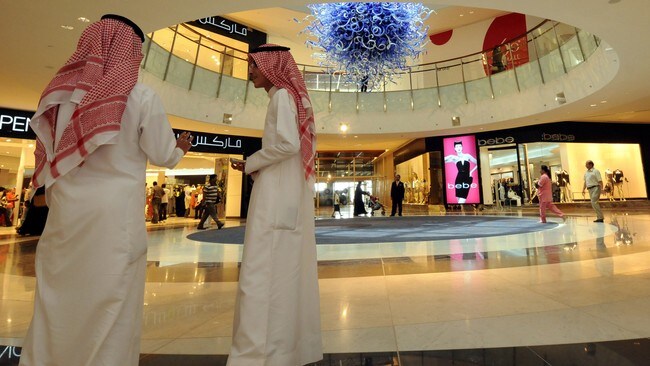 Unge menn i Kuwait (Foto: Gustavo Ferrari/AP) Unge menn i Kuwait (Foto: Gustavo Ferrari/AP)
