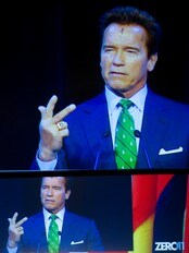 Arnold Schwarzenegger på Gardermoen. (Foto: Kallestad, Gorm/Scanpix) Arnold Schwarzenegger på Gardermoen. (Foto: Kallestad, Gorm/Scanpix)