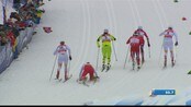 Her faller Kowalczyk fra en mulig medalje. - Her kan du se hvordan hun hekter staven og setter den mellom skiene.