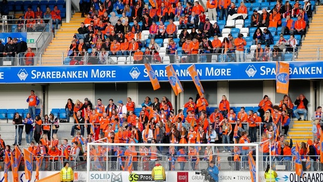God stemning på tribunene (Foto: Ekornesvåg, Svein Ove/Scanpix) God stemning på tribunene (Foto: Ekornesvåg, Svein Ove/Scanpix)