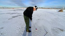 Vintergolf (Foto:Bjørn Olav Skjæveland/NRK) Vintergolf (Foto:Bjørn Olav Skjæveland/NRK)
