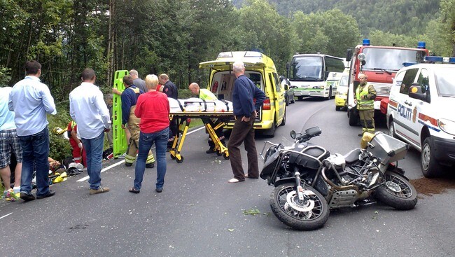 Motorsykkelulukke på E39 i Førde. (Foto: Vegar Erstad/NRK)
