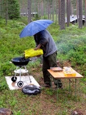 Griller i regnvær (Foto: Svein Aage Nilsen/Scanpix) Griller i regnvær (Foto: Svein Aage Nilsen/Scanpix)