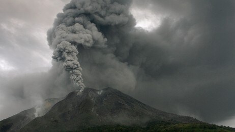 Sinabung-vulkanen på Sumatra i Indonesia (Foto: STRINGER/INDONESIA/Reuters)