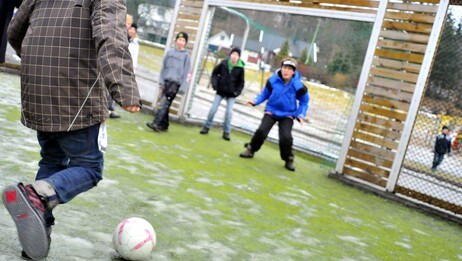 Ballbinge ved Hjortsberg skole i Halden (Foto: Rune Fredriksen/NRK) Ballbinge ved Hjortsberg skole i Halden (Foto: Rune Fredriksen/NRK)