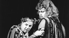 Vessa Hansen som Herodias og Ragnar Ulfung som Herodes i Richard Strauss' Salome på Den Norske Opera (Foto: Den Norske Opera)