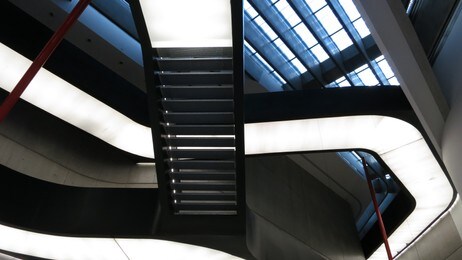 Inngangshallen i MAXXI (Museo nazionale delle arti del XXI secolo) i Roma. (Foto: Nina Skurtveit/NRK) Inngangshallen i MAXXI (Museo nazionale delle arti del XXI secolo) i Roma. (Foto: Nina Skurtveit/NRK)
