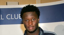 John Obi Mikel da han ble presentert som Chelsea-spiller sommeren 2006. (Foto: BRANIMIR KVARTUC/AP)