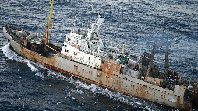 Den russiske pirattråleren Nemanskiy under falskt navn (Foto: Kystvakten) Den russiske pirattråleren Nemanskiy under falskt navn (Foto: Kystvakten)