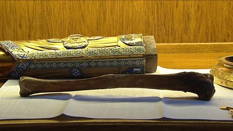 Olav den Helliges bein (Foto: Geirr Larsen/NRK) Olav den Helliges bein (Foto: Geirr Larsen/NRK)