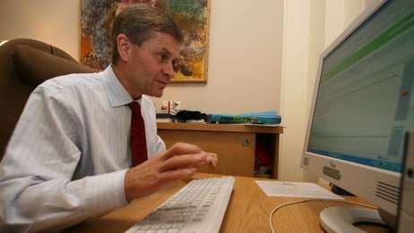 Erik Solheim svarer leserne (Foto: Utenriksdepartementet) Erik Solheim svarer leserne (Foto: Utenriksdepartementet)