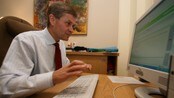 Erik Solheim svarer leserne (Foto: Utenriksdepartementet) Erik Solheim svarer leserne (Foto: Utenriksdepartementet)