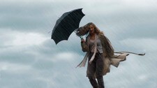 Regn og vind i Oldervika (Foto: Erik Løvaas) Regn og vind i Oldervika (Foto: Erik Løvaas)