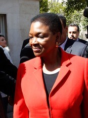 FNs nødhjelpskoordinator Valerie Amos i Damaskus (Foto: KHALED AL-HARIRI/Reuters) FNs nødhjelpskoordinator Valerie Amos i Damaskus (Foto: KHALED AL-HARIRI/Reuters)