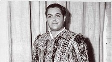 Jussi som hertugen av Mantua i debuten på Palazzo dello Sport, La Scala i Milano, augusti 1946. Jussi som hertugen av Mantua i debuten på Palazzo dello Sport, La Scala i Milano, augusti 1946.