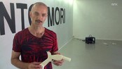 3D-printet kunstpistol - Kunstner Ståle Stenslie frykter hva som vil skje i framtida dersom alle har tilgang til å lage våpen på stuebordet. I utstillingen «Memento Mori» trykker han fortløpende ut funksjonelle våpen for å vise hvor lett det er.