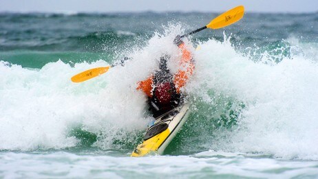 Eirik Rødsand blir overrumplet av bølgene i Vestfjorden (Foto: Øystein Lunde Ingvaldsen) Eirik Rødsand blir overrumplet av bølgene i Vestfjorden (Foto: Øystein Lunde Ingvaldsen)