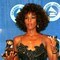 Whitney Houston mottar Grammy-prisen i New York i 1988.
