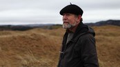 «Kvifor finst det stolar, bord, tre, vegar og folk?» - Helge Torvund leser diktet «Å visa venting».