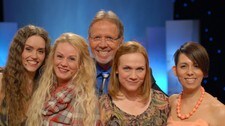Anne Marie Almedal , Unni Wilhelmsen, Ivar, Anneli Drecker og Simone Larsen (Foto: Erik Dyrhaug) Anne Marie Almedal , Unni Wilhelmsen, Ivar, Anneli Drecker og Simone Larsen (Foto: Erik Dyrhaug)