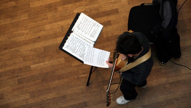 Gitarist med noter (Foto: JULIO PELAEZ/PHOTOPQR/LE REPUBLICAIN LORRAIN)