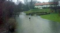 Storåna i Sandnes går langt over breddene (Foto: Helen Christensen)