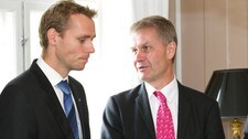 ola borten moe og erik solheim (Foto: Bendiksby, Terje/SCANPIX) ola borten moe og erik solheim (Foto: Bendiksby, Terje/SCANPIX)