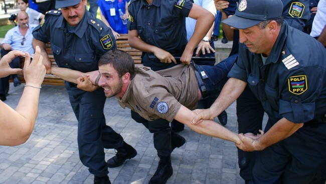 TOPSHOTS-AZERBAIJAN-OPPOSITION - (Foto: SAMIR ALIYEV/Afp) TOPSHOTS-AZERBAIJAN-OPPOSITION - (Foto: SAMIR ALIYEV/Afp)