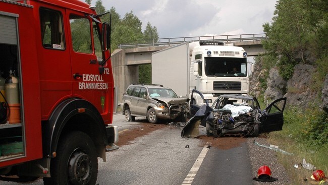 En person omkom i trafikkulykka på E6 sør for Strandlykkja. (Foto: Dan Åsen Hansen/Scanpix) En person omkom i trafikkulykka på E6 sør for Strandlykkja. (Foto: Dan Åsen Hansen/Scanpix)