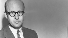 Programsekretær i NRK Mentz Schulerud 1954 (Foto: Scanpix/SCANPIX) Programsekretær i NRK Mentz Schulerud 1954 (Foto: Scanpix/SCANPIX)