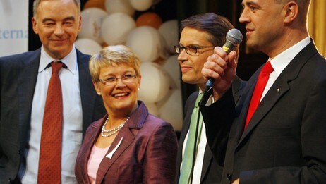 Dei fire partileiarane som no skal danne ny regjering i Sverige. (Foto: Göran Hägglund, Bob Strong, BOB STRONG/Scanpix/Reuters) Dei fire partileiarane som no skal danne ny regjering i Sverige. (Foto: Göran Hägglund, Bob Strong, BOB STRONG/Scanpix/Reuters)