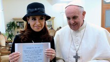 Cristina Fernandez Kirchner møtte pave Frans i Vatikanet. (Foto: HANDOUT/Reuters) Cristina Fernandez Kirchner møtte pave Frans i Vatikanet. (Foto: HANDOUT/Reuters)