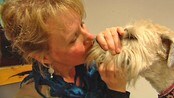 Merete Bakerød og hunden Ada (Foto: Thomas Nikolai Blekeli/NRK) Merete Bakerød og hunden Ada (Foto: Thomas Nikolai Blekeli/NRK)