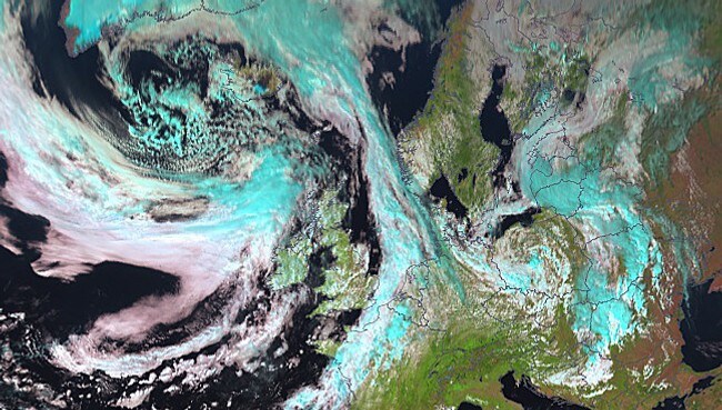 Værsatellittbilde av Europa 25. aug 2008 kl 15.30 (Foto: met.no)