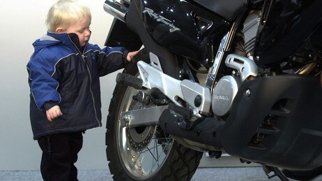 gutt og motorsykkel (Foto: Richardsen, Tor/SCANPIX)