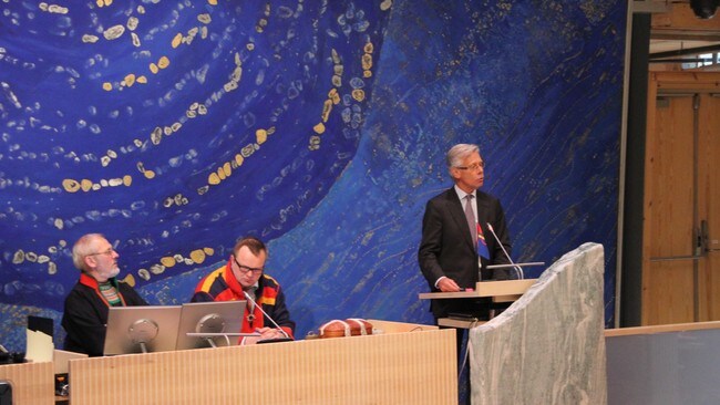 Knut Vollebæk på Sametinget (Foto: Dan Robert Larsen/NRK) Knut Vollebæk på Sametinget (Foto: Dan Robert Larsen/NRK)