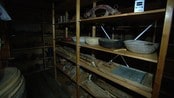 Kritisk til lagringsforhold på museum - På Sunnfjord museum i Førde ligg det lagra over 13000 gamle gjenstandar. Men både dei tilsette og styret uroar seg over lagringstilhøva. I verste fall kan eldgamal kulturhistorie bli øydelagt.