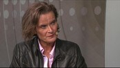Psykiatrispesialist Kjersti Narud mener Breivik er en kameleon - Psykiatrispesialist Kjersti Narud mener Breivik er en kameleon fordi han kan stadig tilpasse seg det som er gunstig for ham.
