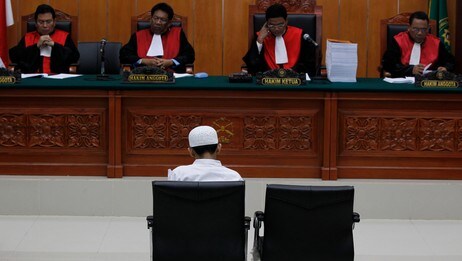 Umar Patek for retten i Jakarta (Foto: ENNY NURAHENI/Reuters) Umar Patek for retten i Jakarta (Foto: ENNY NURAHENI/Reuters)