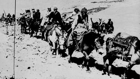 Dalai Lama flykter i 1959. (AP) Dalai Lama flykter i 1959. (AP)