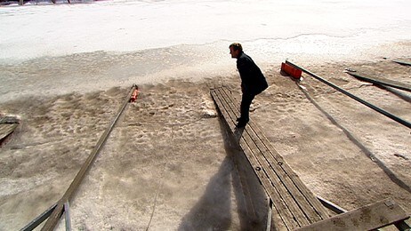 Brygger i isen (Foto: Espen Bierud/NRK) Brygger i isen (Foto: Espen Bierud/NRK)