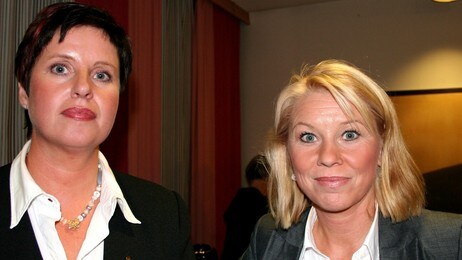 Liv Røssland og Monica Mæland (Foto: Kristian Ervik/NRK)